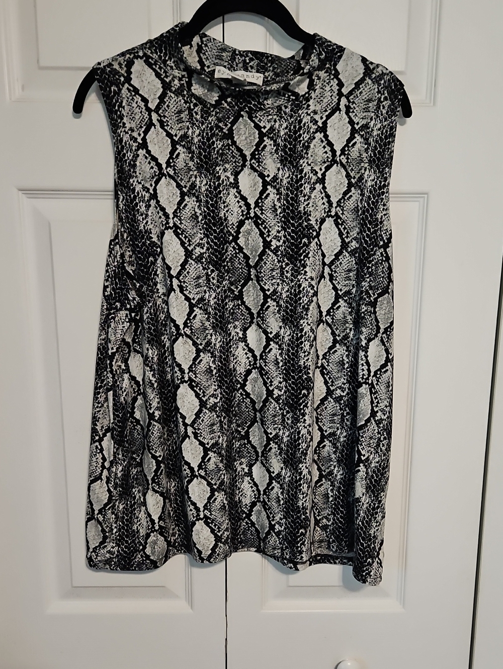 Eye candy Black & White Snakeskin Print Top